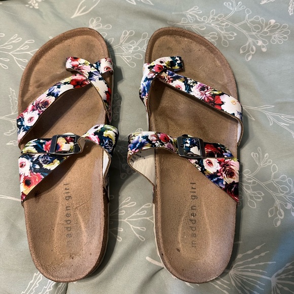 SOLD Madden Girl Thong Sandal - Picture 1 of 5